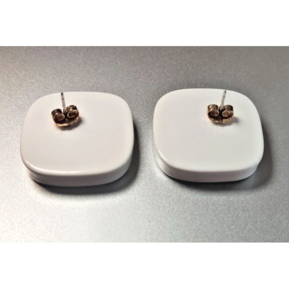 VTG AVON Pierced Retro Earrings White Lucite Confetti Squares Captured Rainbow - Picture 2 of 2